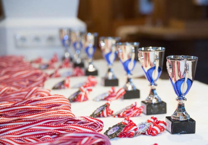 Pokale und Medaillen gibt es bei der Siegerehrung