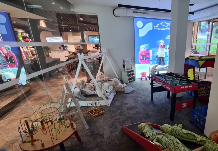 Hier können sich die Kinder austoben und aufwärmen.